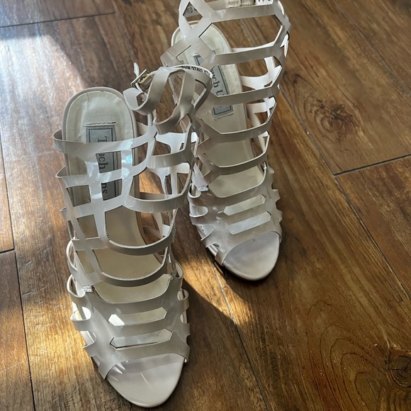 Touch Ups Heels - Picture 4 of 5